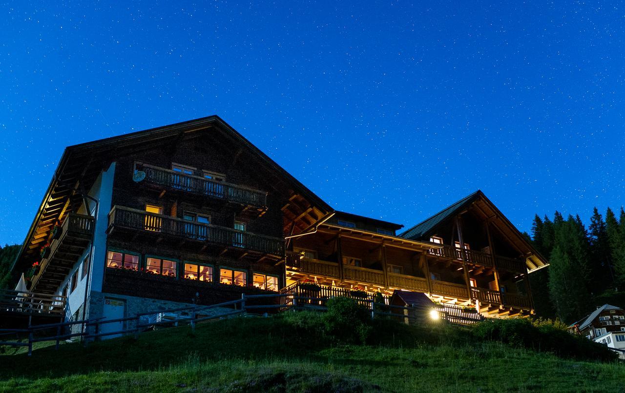 Sattleggers Alpenhof & Feriensternwarte Ξενοδοχείο Greifenburg Εξωτερικό φωτογραφία